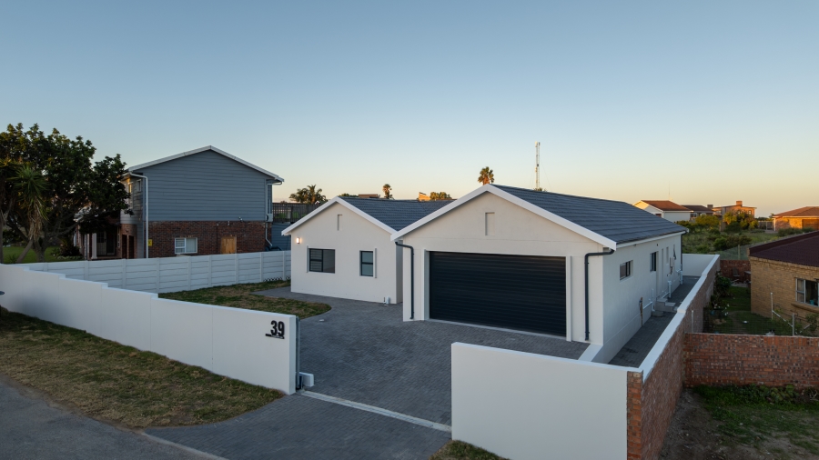 3 Bedroom Property for Sale in Wavecrest Eastern Cape
